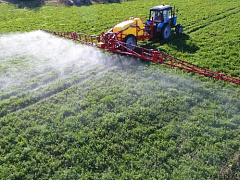 О соблюдении требований безопасности при применении пестицидов и агрохимикатов при полевых работах.