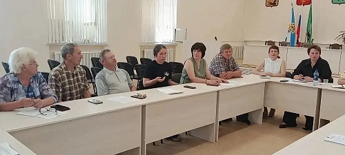 Организацию ритуальных услуг и содержание мест захоронений на территории округа обсудили депутаты на «круглом столе», который прошел в Собрании депутатов 11 июня. 