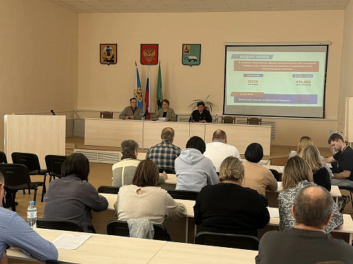 На очередной сессии окружного Собрания депутатов глава округа Оксана Красникова представила отчет о результатах своей деятельности и деятельности администрации за 2025 год